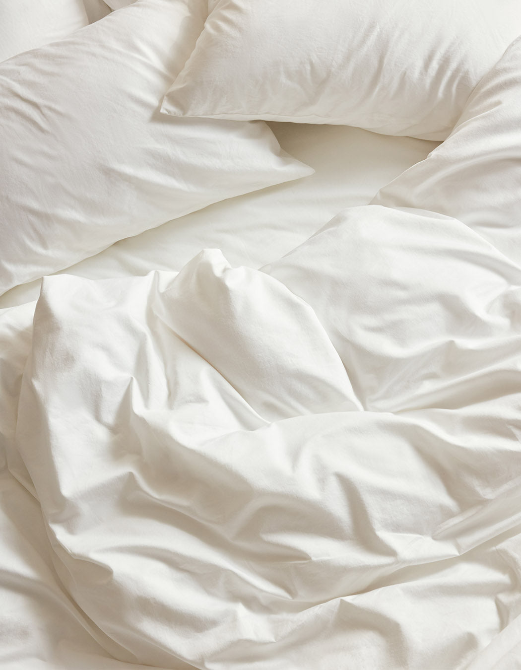 Chilluno_extra_soft_cotton_white_duvet_cover_set_lifestyle_vertical_2508002