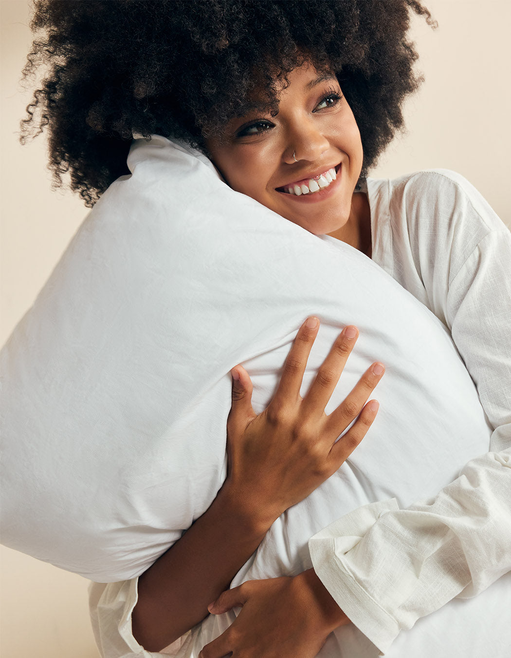 Chilluno_extra_soft_housewife_cotton_white_pillowcase_lifestyle_silo_2508001